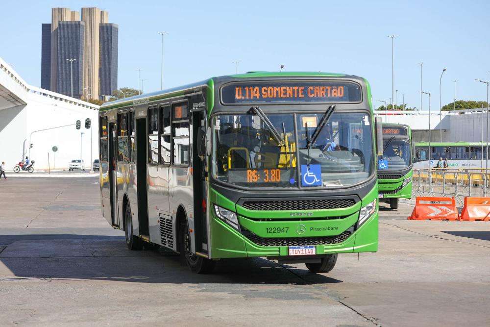 Capa da notícia: Um ano após modernização, 100% das passagens do transporte público do DF são pagas digitalmente