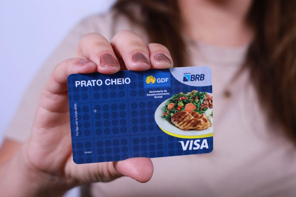 Capa da notícia: Mais de 1,5 mil famílias são incluídas no Cartão Prato Cheio