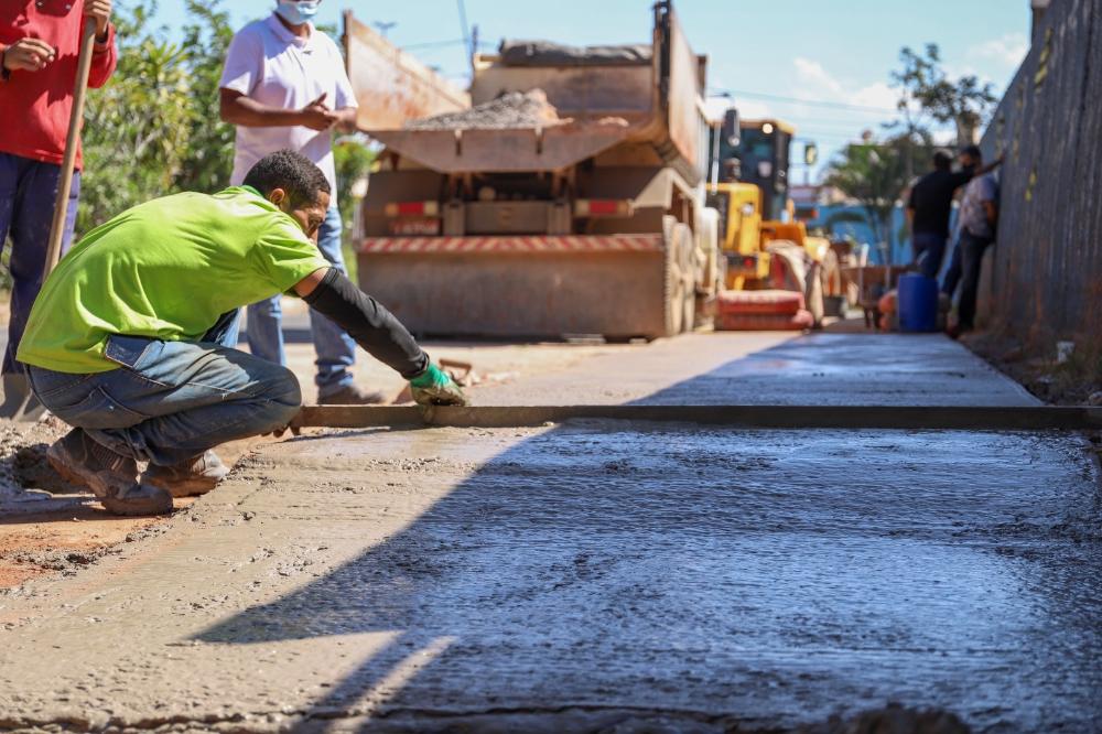 Capa da notícia: Mais de 100 km de calçadas foram construídos no DF no primeiro semestre de 2025