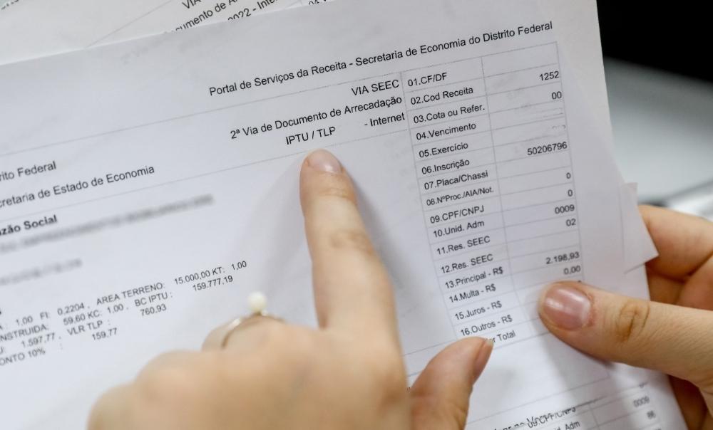 Capa da notícia: GDF vai negociar dívidas ativas de IPTU, IPVA e TLP